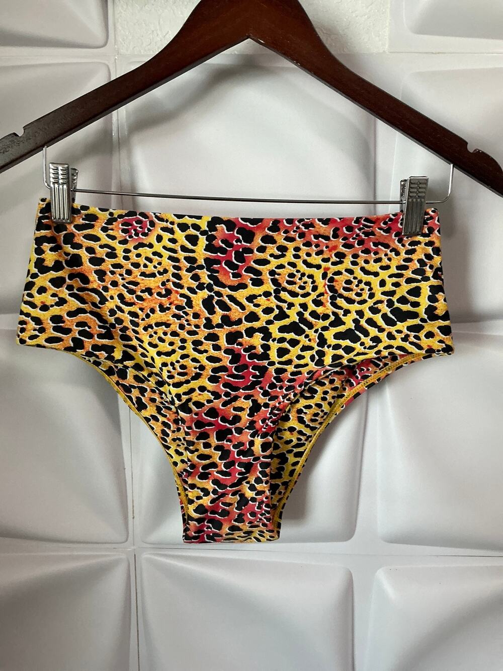 NWOT Yellow Pink Tie Dye Leopard Animal Swim Bikini Bottoms Women's Size Medium